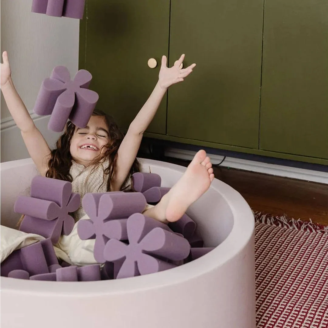 Smol Foam Pit with Daisy Foam - 30pc