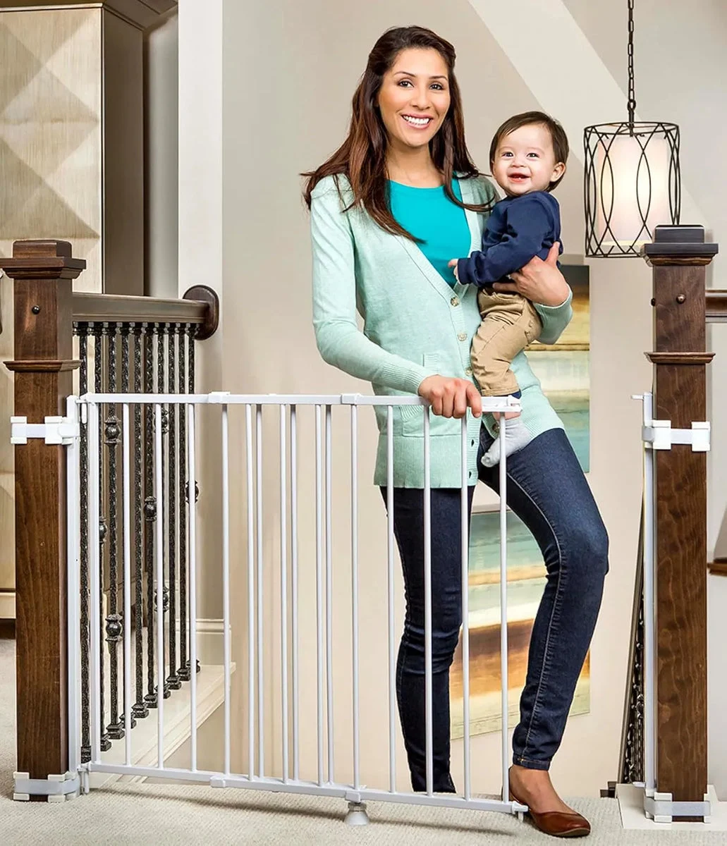 Regalo Extra Wide Baby Gate - White