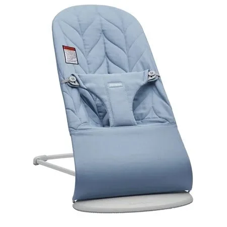 BabyBjörn Bouncer Bliss Light Gray Frame Cotton Petal Quilt Blue