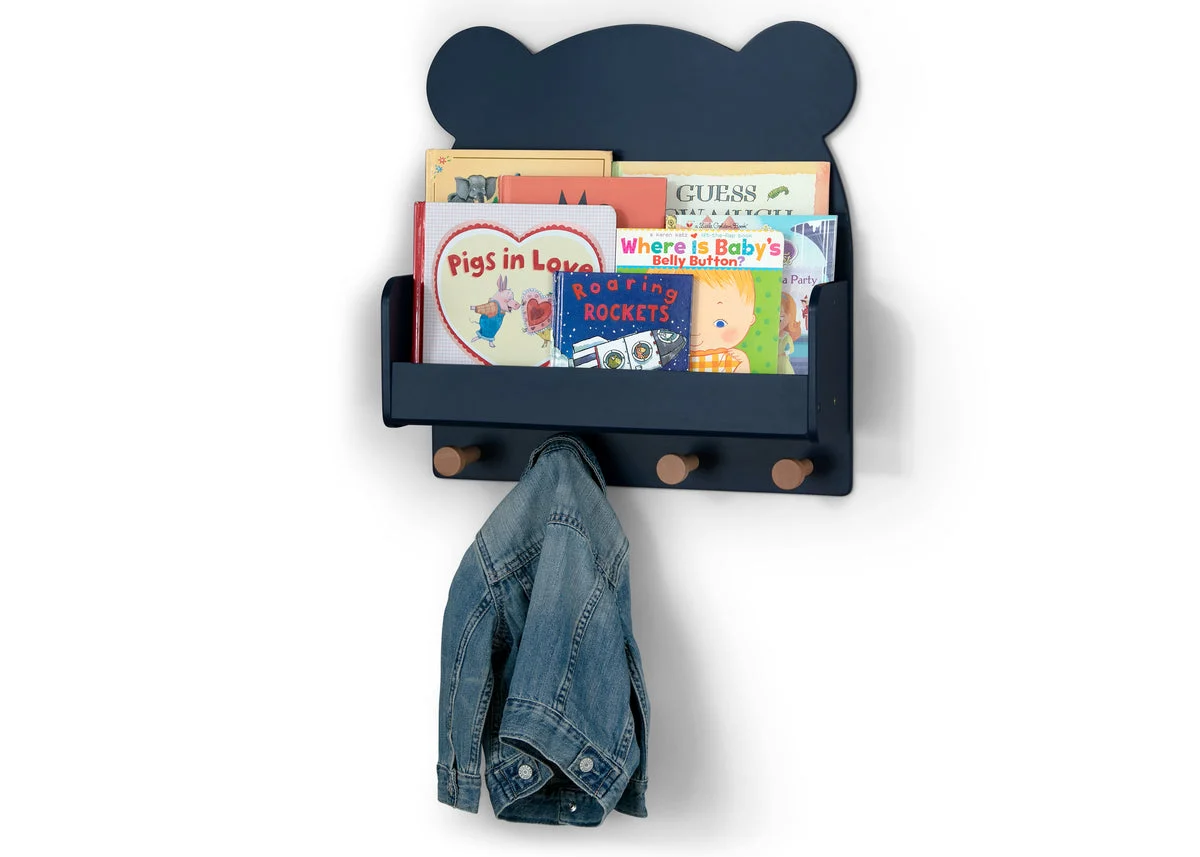 DELTA CHILDREN Brannan Bear Wall Shelf With 4 Hooks - Blue