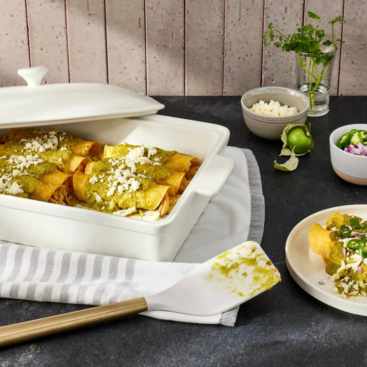 Figmint 4qt Stoneware Rectangle Baking Dish with Lid Cream - ™